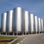 Jaki kolor okien wybrać, jeśli zależy nam na naturalnym efekcie jasnego drewna?